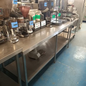 Long stainless steel table with understorage